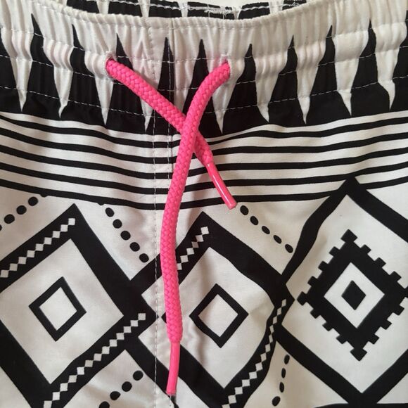 Chubbies Mens Swim Trunks Size Medium Black White Aztec Beach Travel Made in USA - Picture 5 of 11